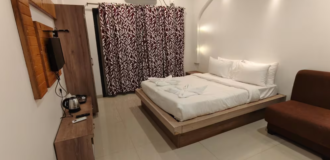 Deluxe Valley View Room With Balcony ( Level 1 )