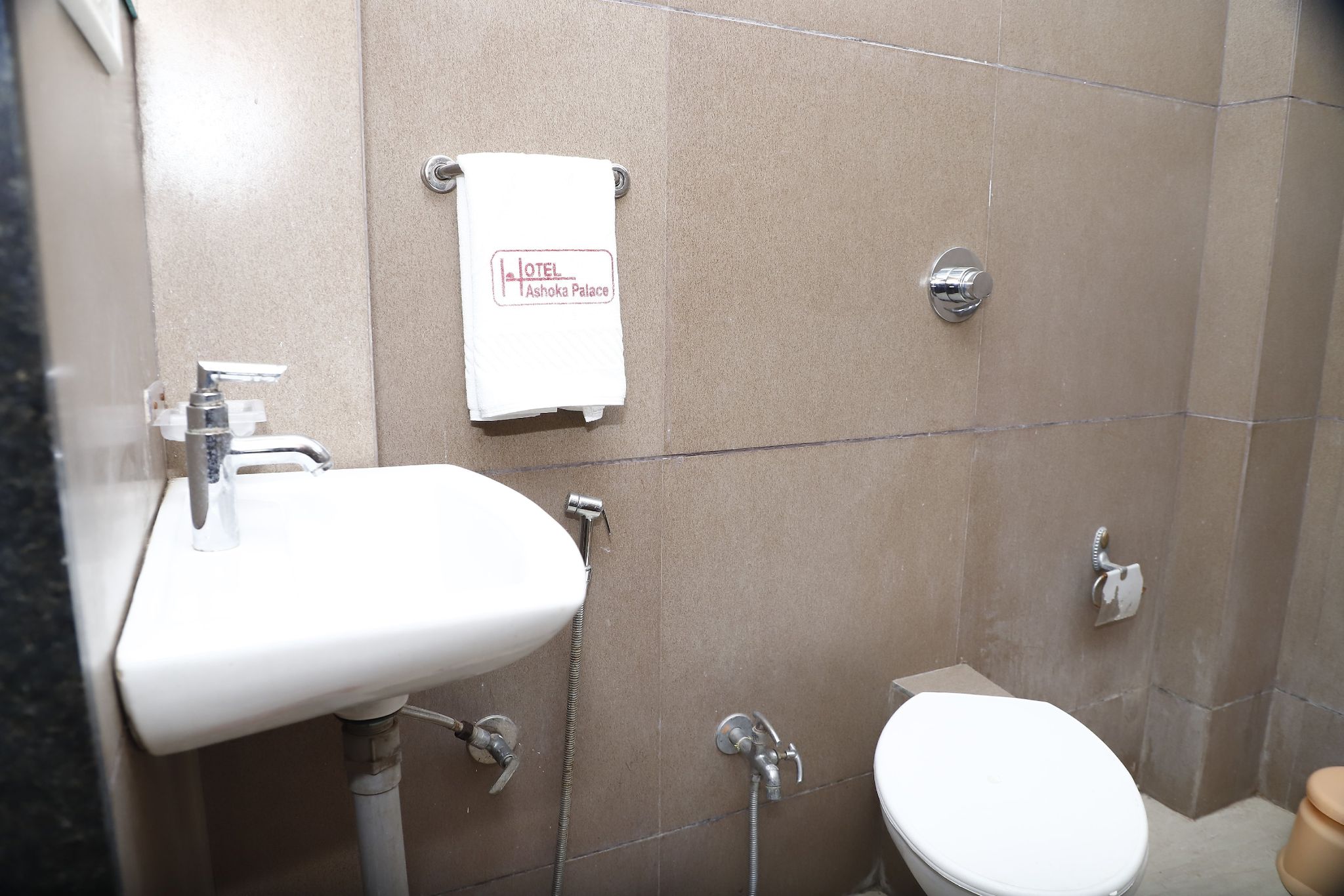 Hotel Ashoka Palace DELUXE ROOM 8