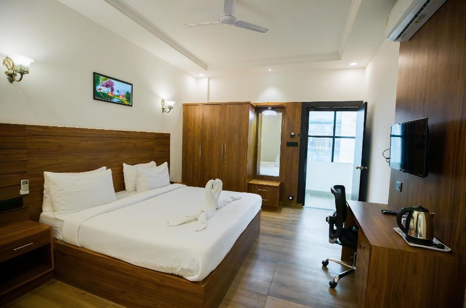 ASR EMBASSY SUITES Cassic Room 4