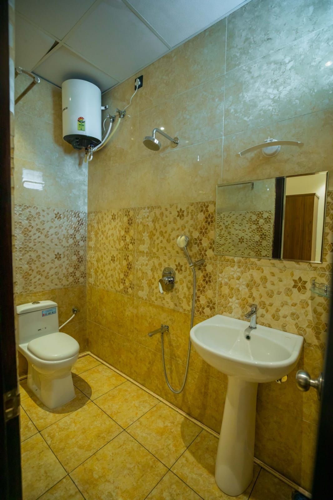 ASR EMBASSY SUITES Cassic Room 5