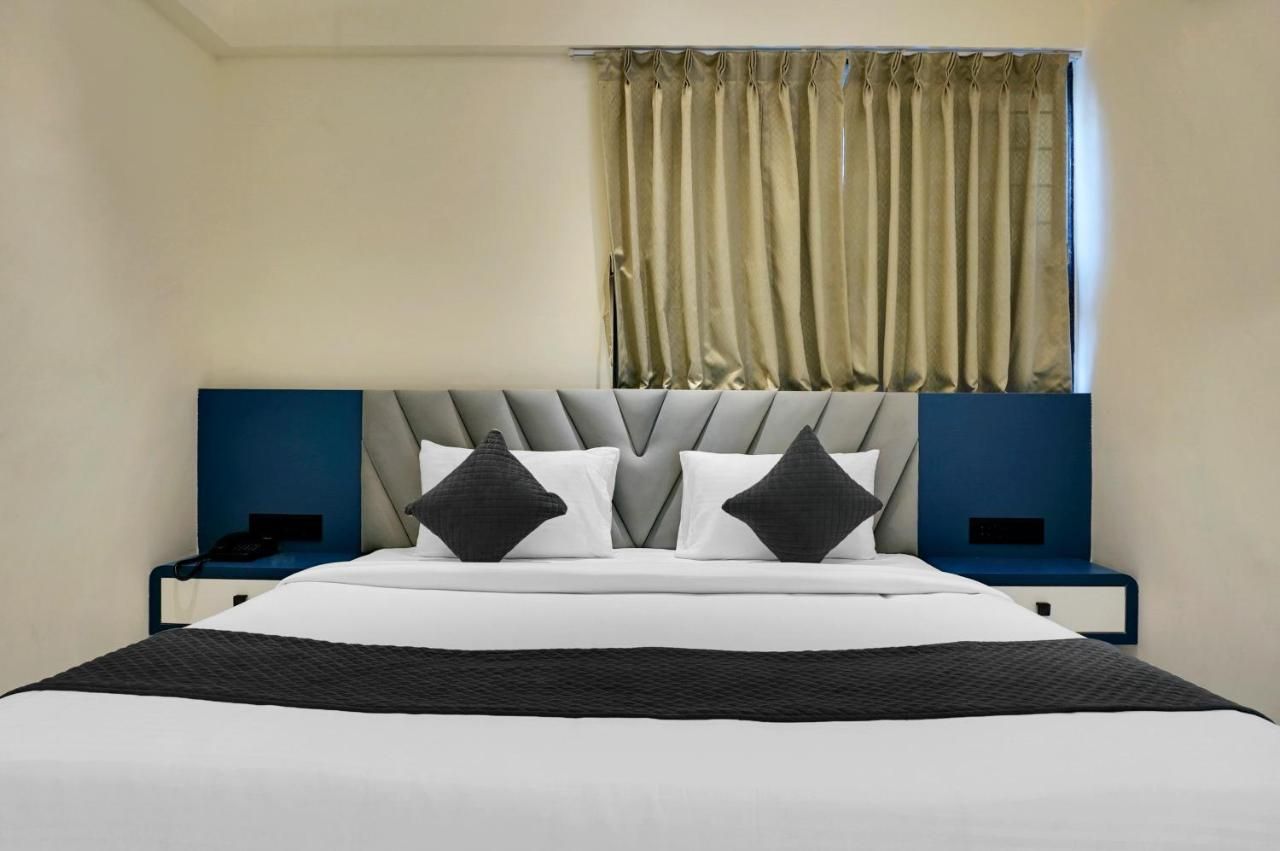 Palm Suites Baner Deluxe Room With Balcony 3