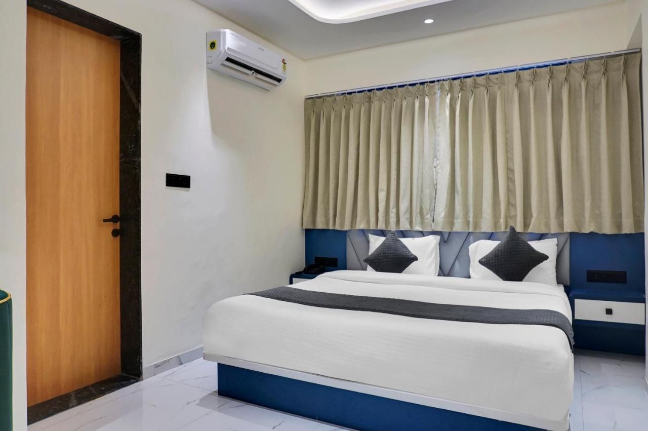 Palm Suites Baner Deluxe Room With Balcony