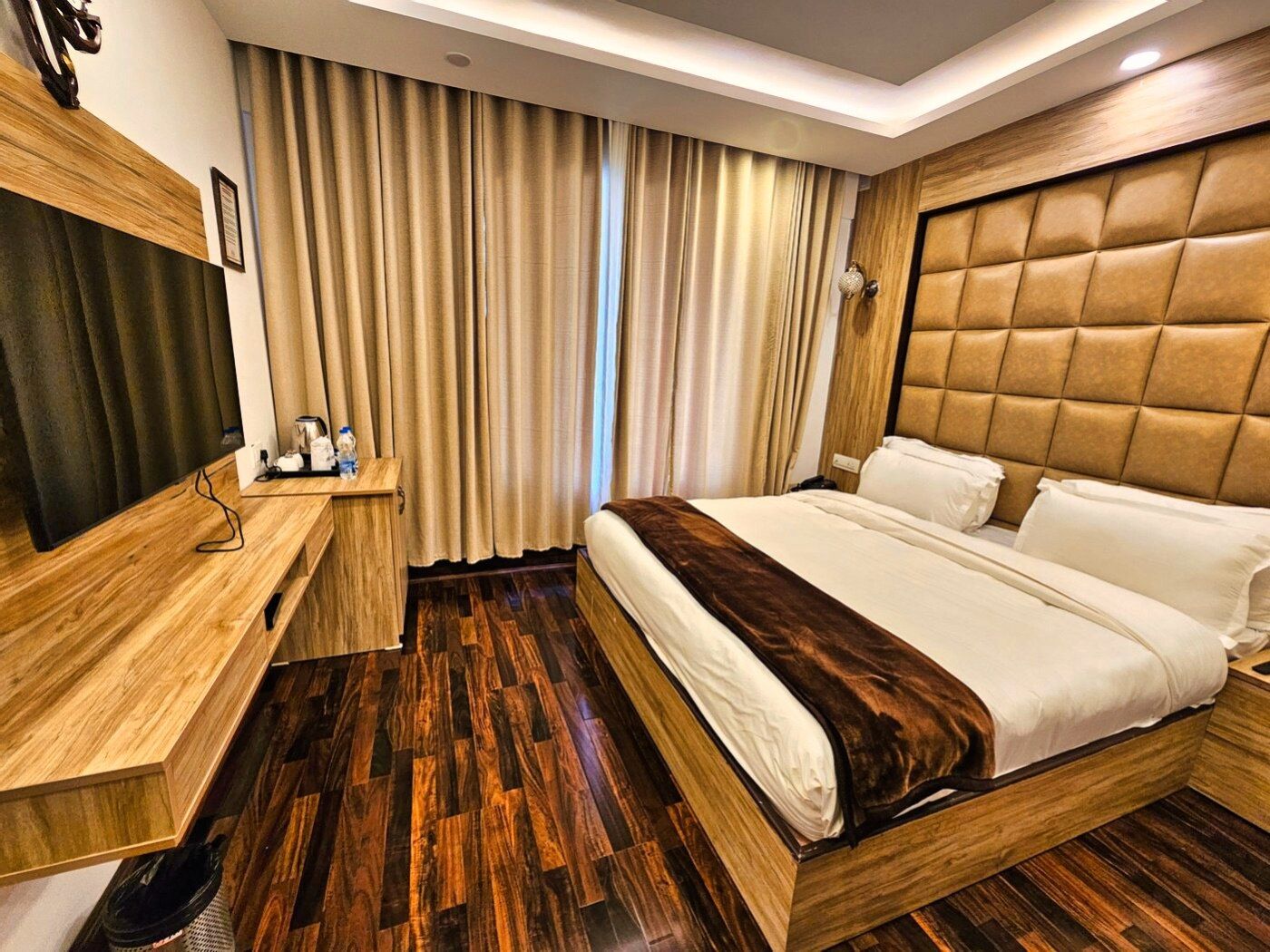 Hillside Resort & Spa Pahalgam Deluxe Room with Garden View 2