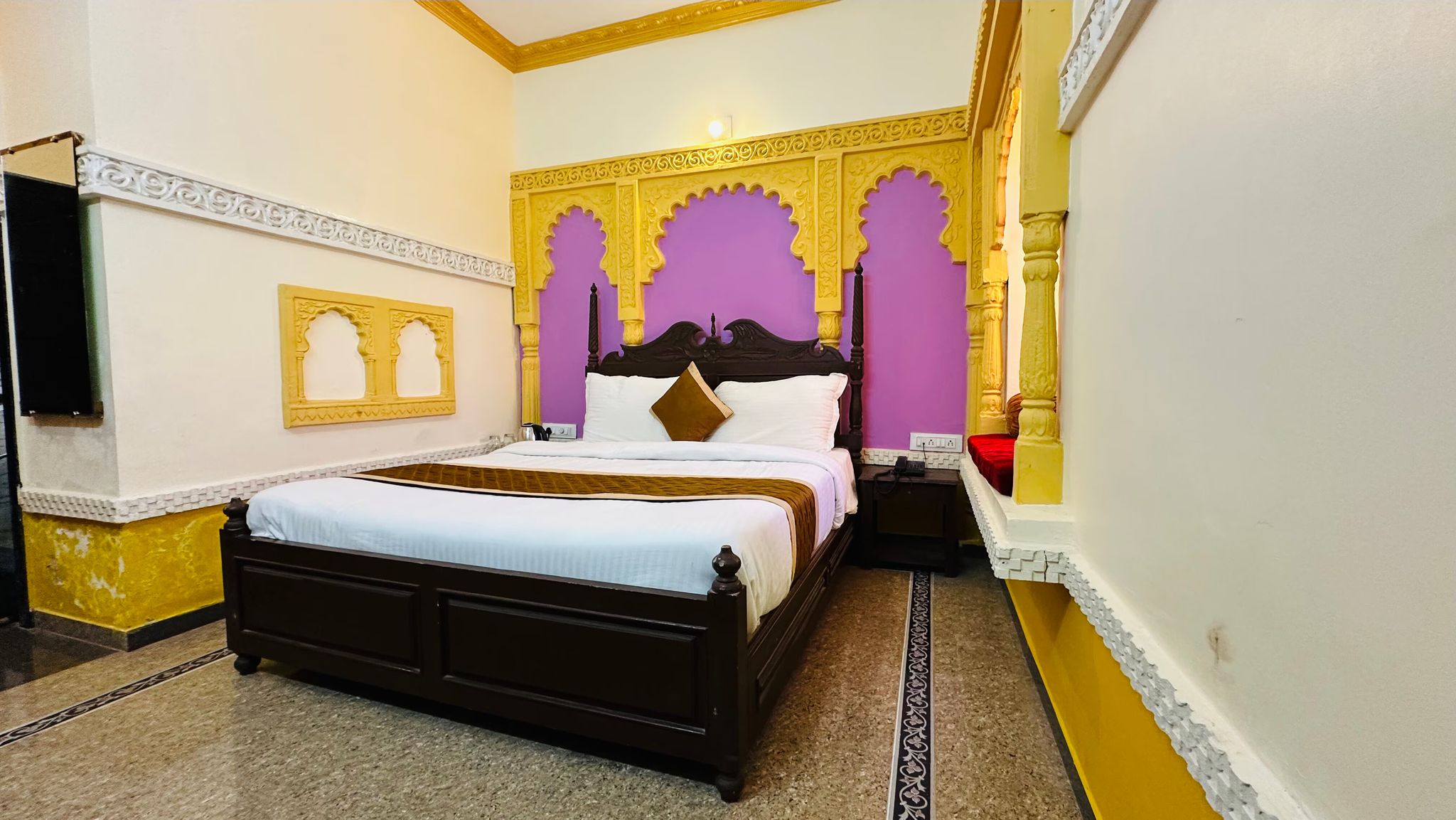 Maharaja Suite Room with Bathtub