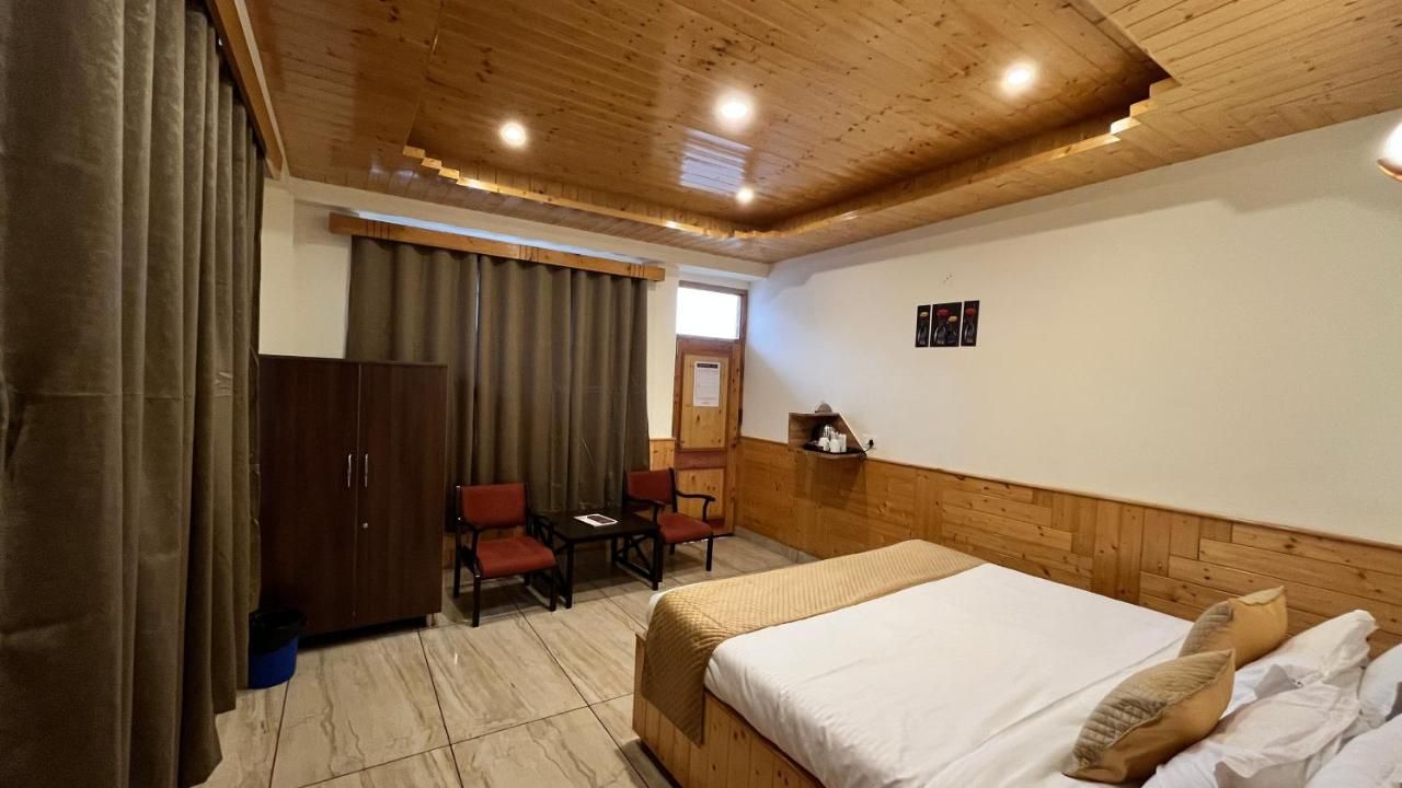 Comfort Haven (Deluxe Room With Balcony and Separate designated washroom)
