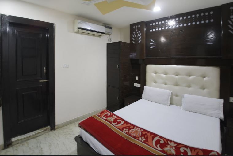 Deluxe AC Room