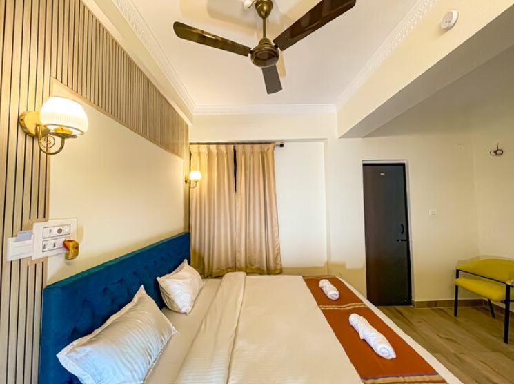 Irroi Guwahati Deluxe Queen Room with Balcony 2