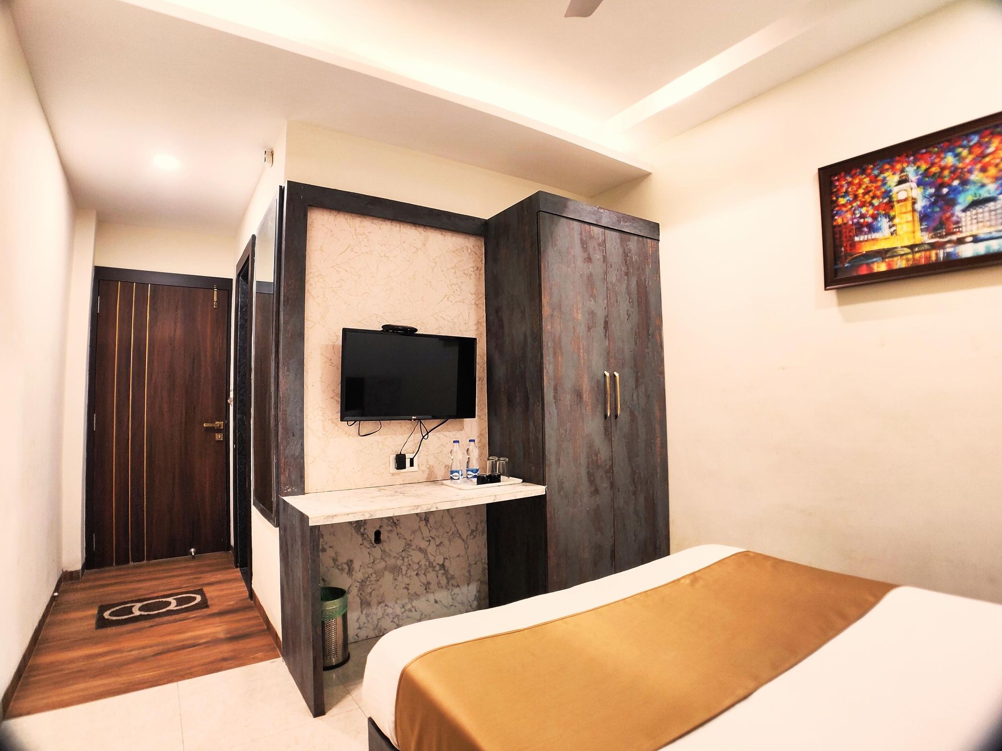 Hotel Yuvraj Palace DELUXE AC ROOM  2