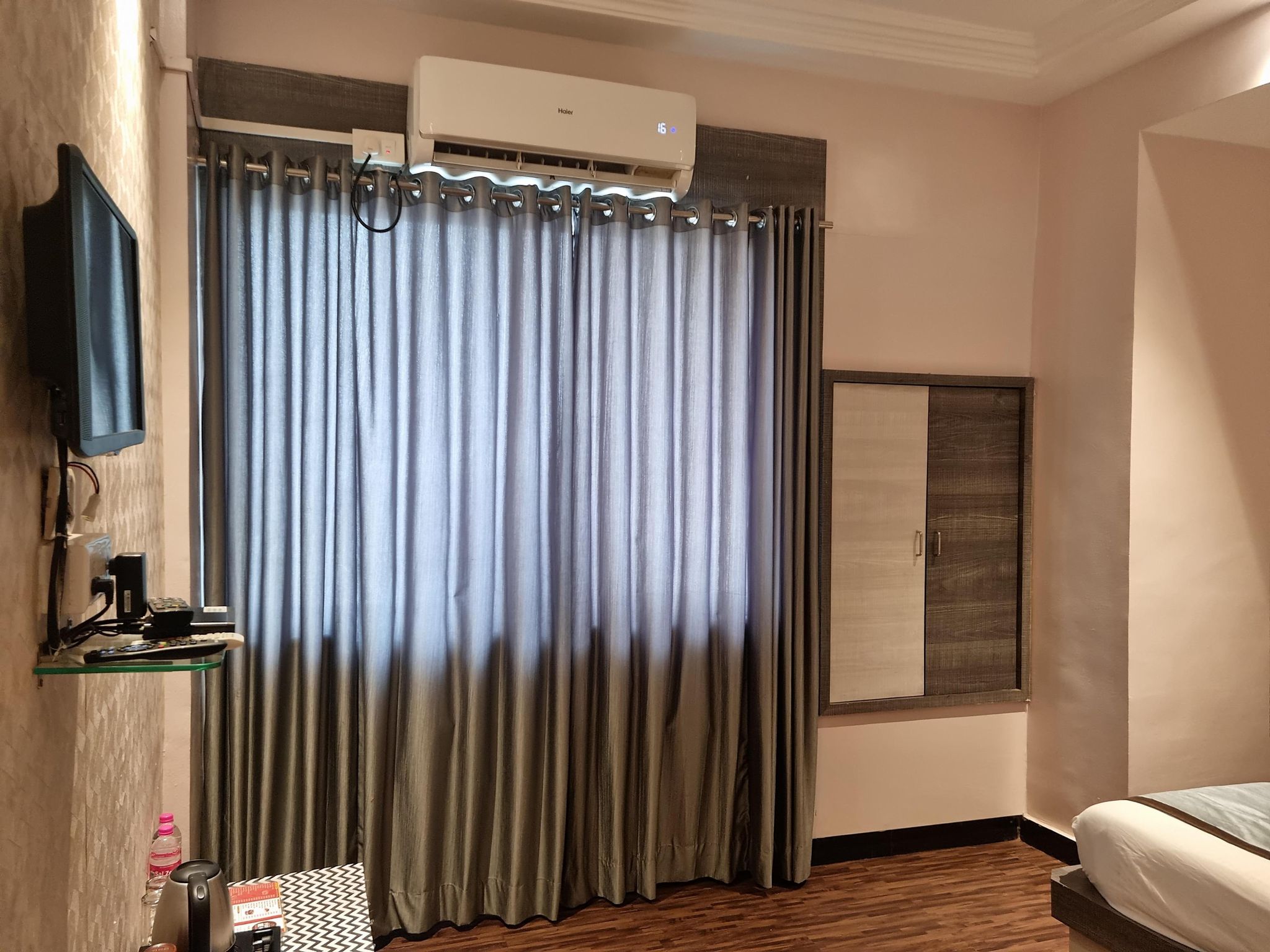 Deluxe Triple Bed AC Room
