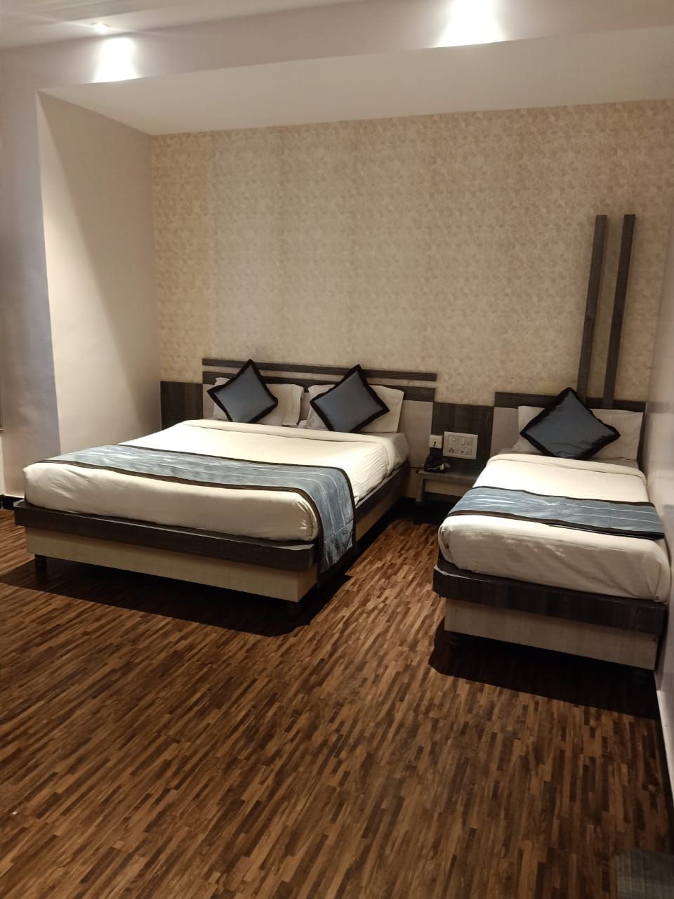 Deluxe Triple Bed AC Room