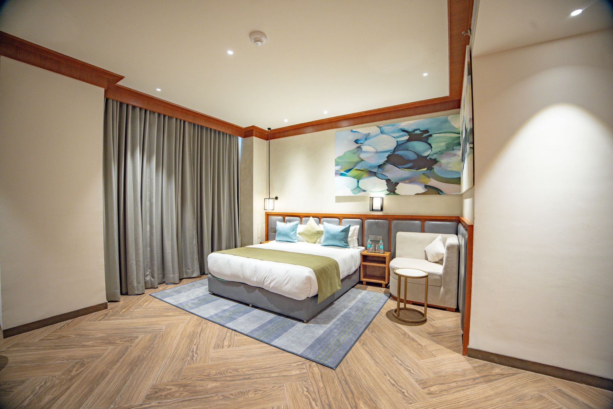 Superior Room 1 King Bed			