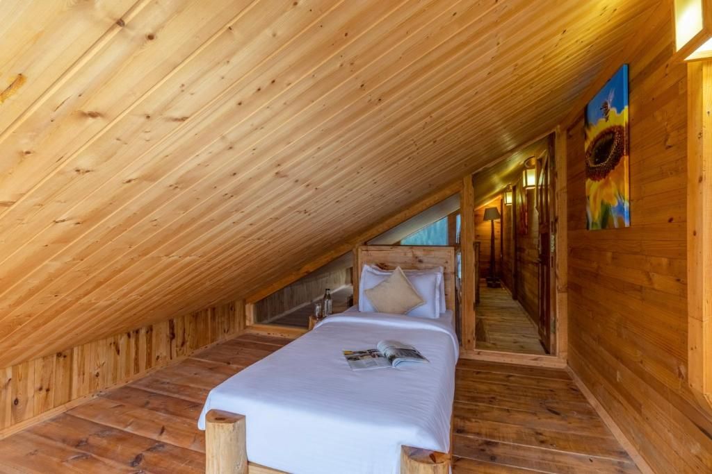 ELIVAAS 4 BHK with Garden & Sauna | Skylounge 4 BHK with Garden & Sauna 4