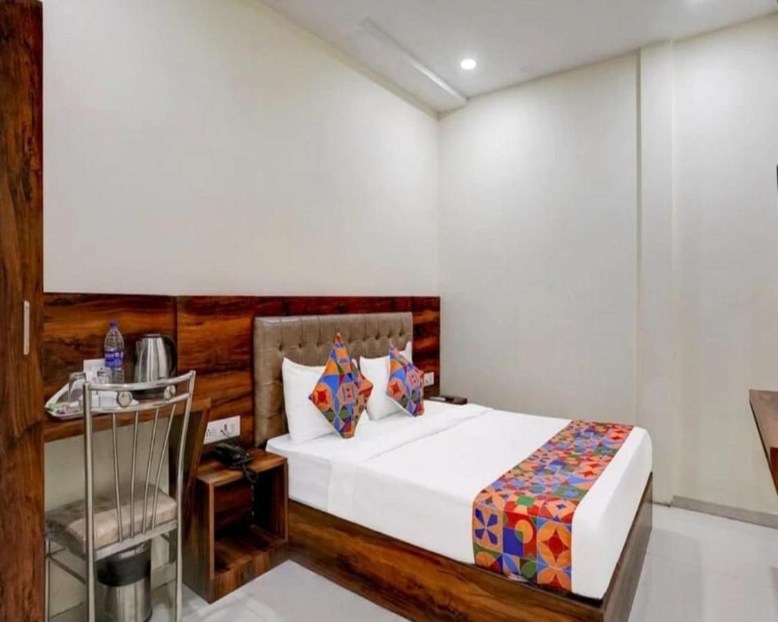 Hotel Golden Sand Inn Deluxe Room 4