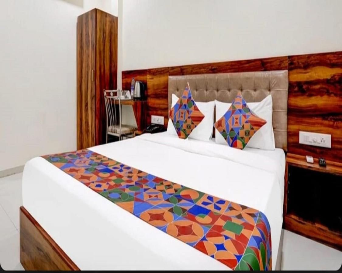 Hotel Golden Sand Inn Deluxe Room