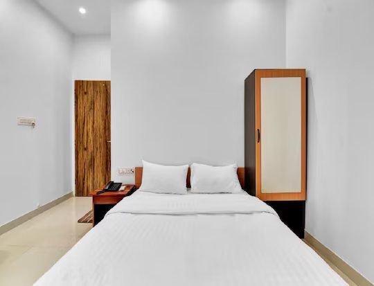 Gatsby Hotel Deluxe Room 4