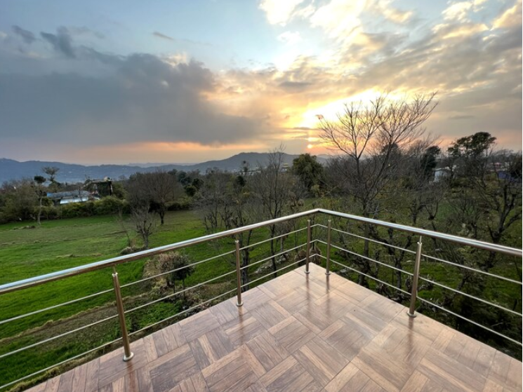Deluxe Room With Balcony and Valley View