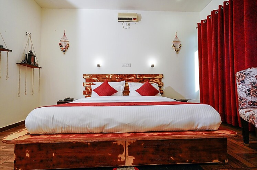 Premium Room with Balcony and Valley View