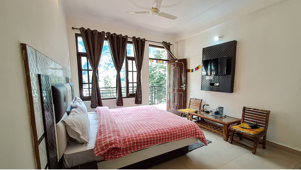 Deluxe Room with Mountain View