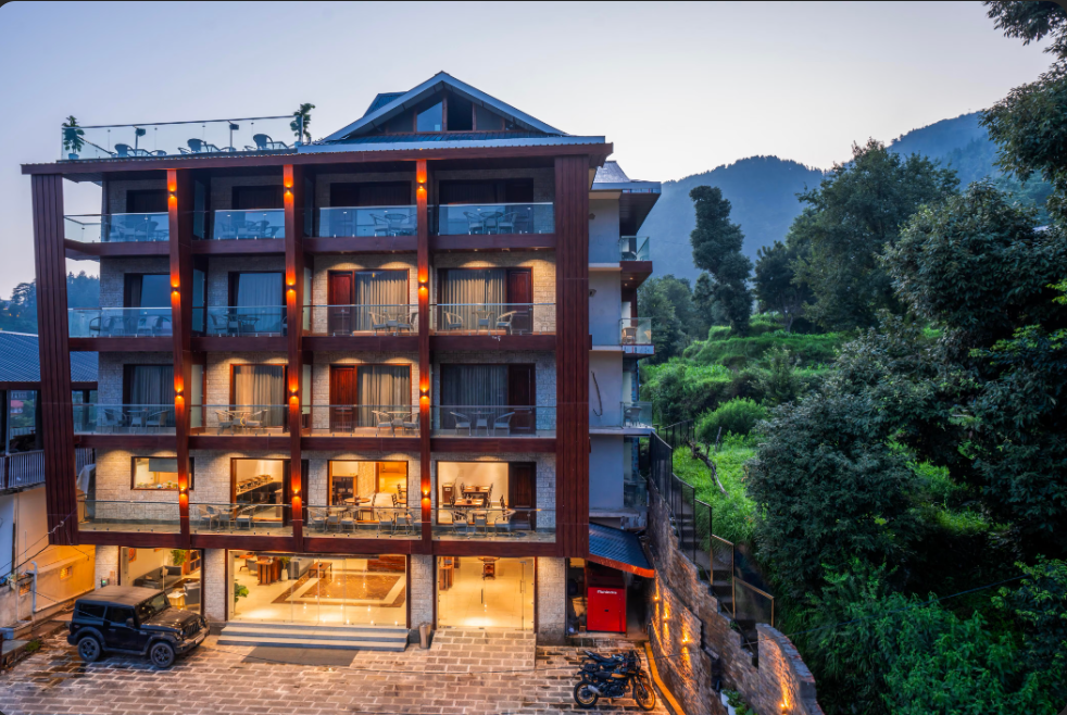 Alt Life Luxe - Himalayan Crown - Dharamkot Mcleodganj 