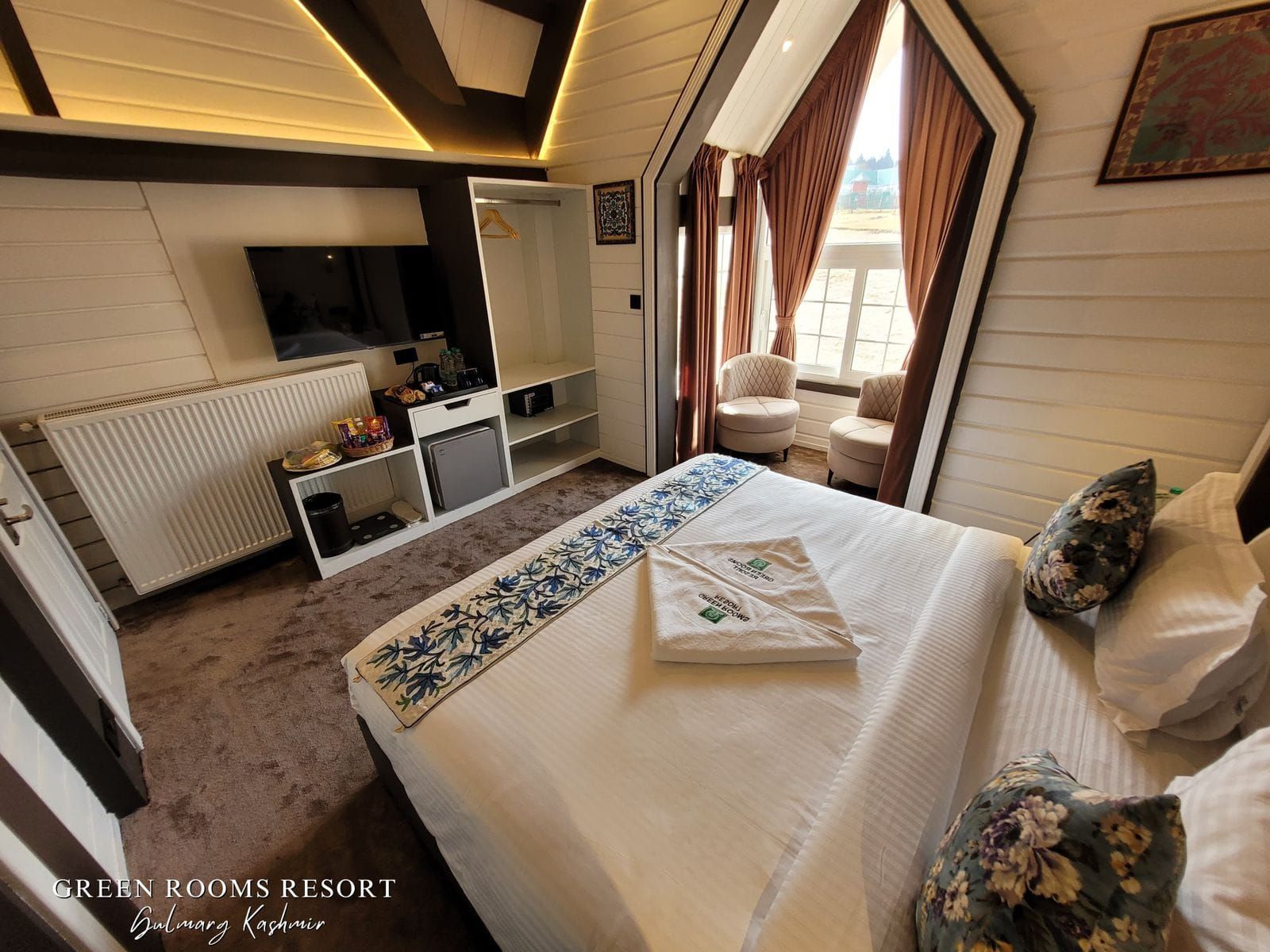 Luxury First Floor Himalayan View