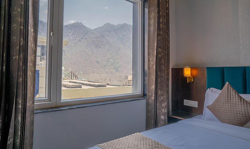 Family Triple Room (Hill View)