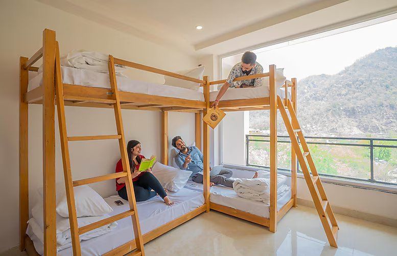 6 Bed Mixed Dormitory with Hill View