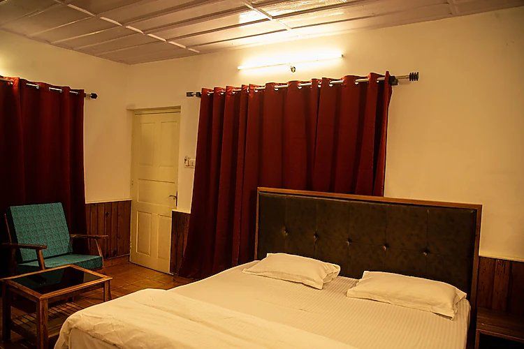 Munaals Nest king room 2