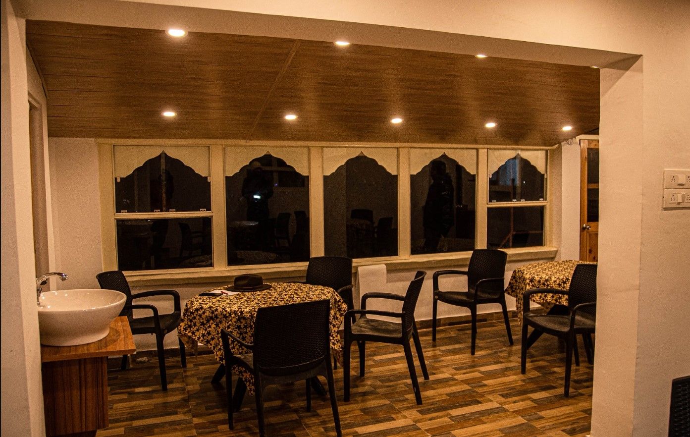 Food & Dining