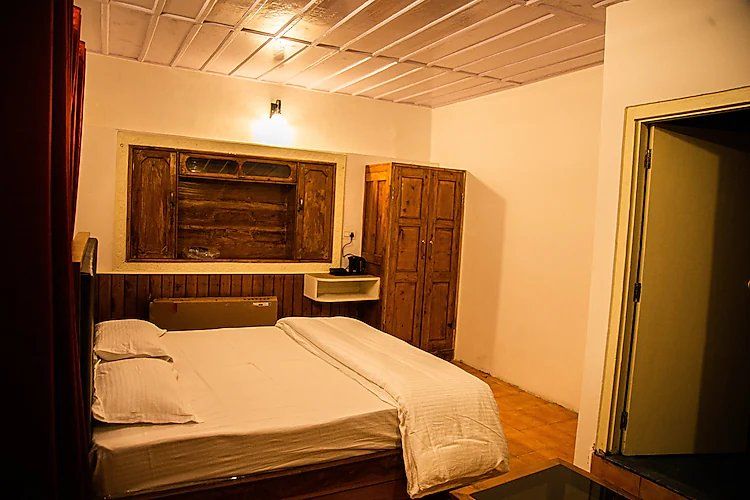 Munaals Nest king room