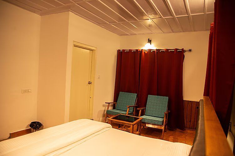 Munaals Nest king room 4