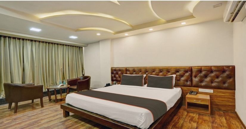 The Orange Park Deluxe Room 5