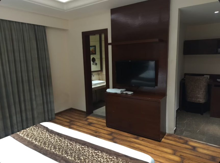 Hotel Pearl Marc Super Deluxe Room 5