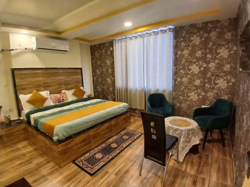 Pragati Hotel Deluxe Double Room