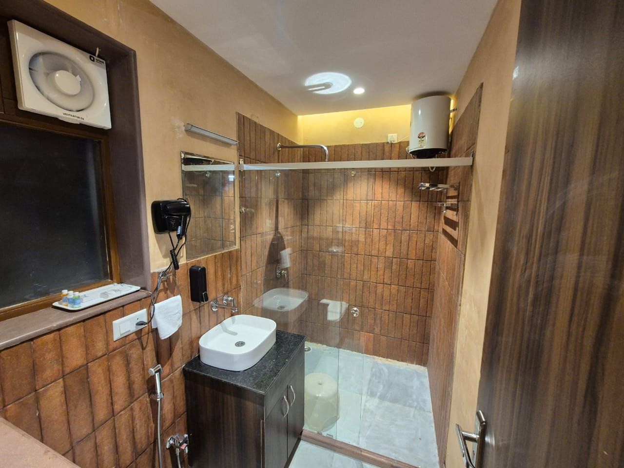 Umber Tree -A Nature Side Heaven Resort Premium cottage with Balcony 12