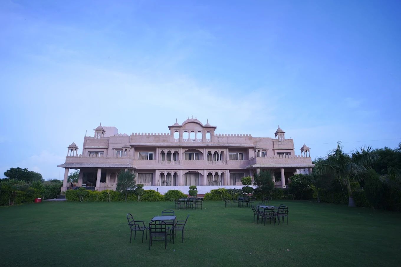 Dhawala Resort By Aamod