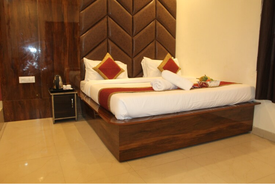 Deluxe Room with Common Balcony