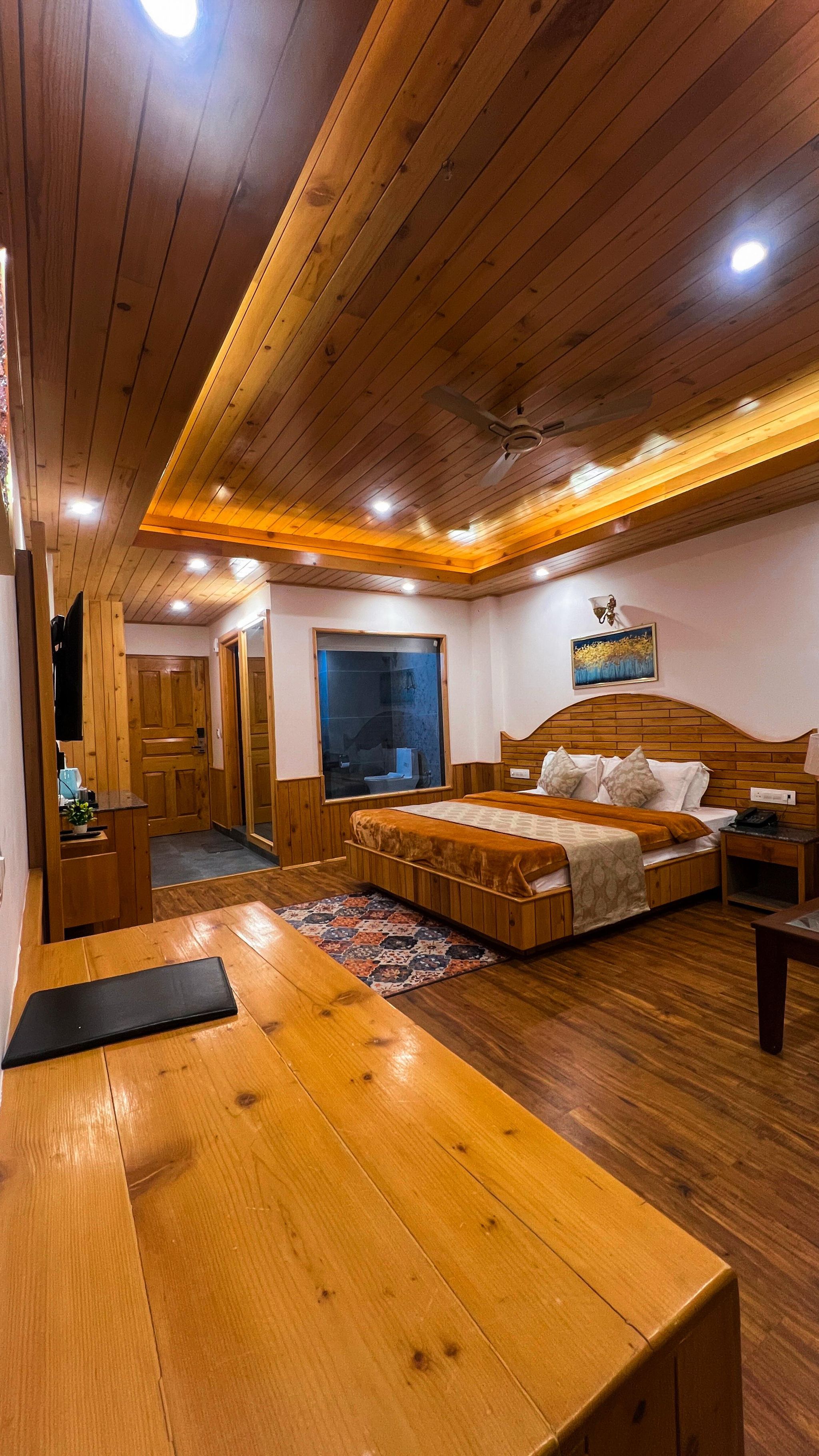 Premium Room with Balcony and Mountain View