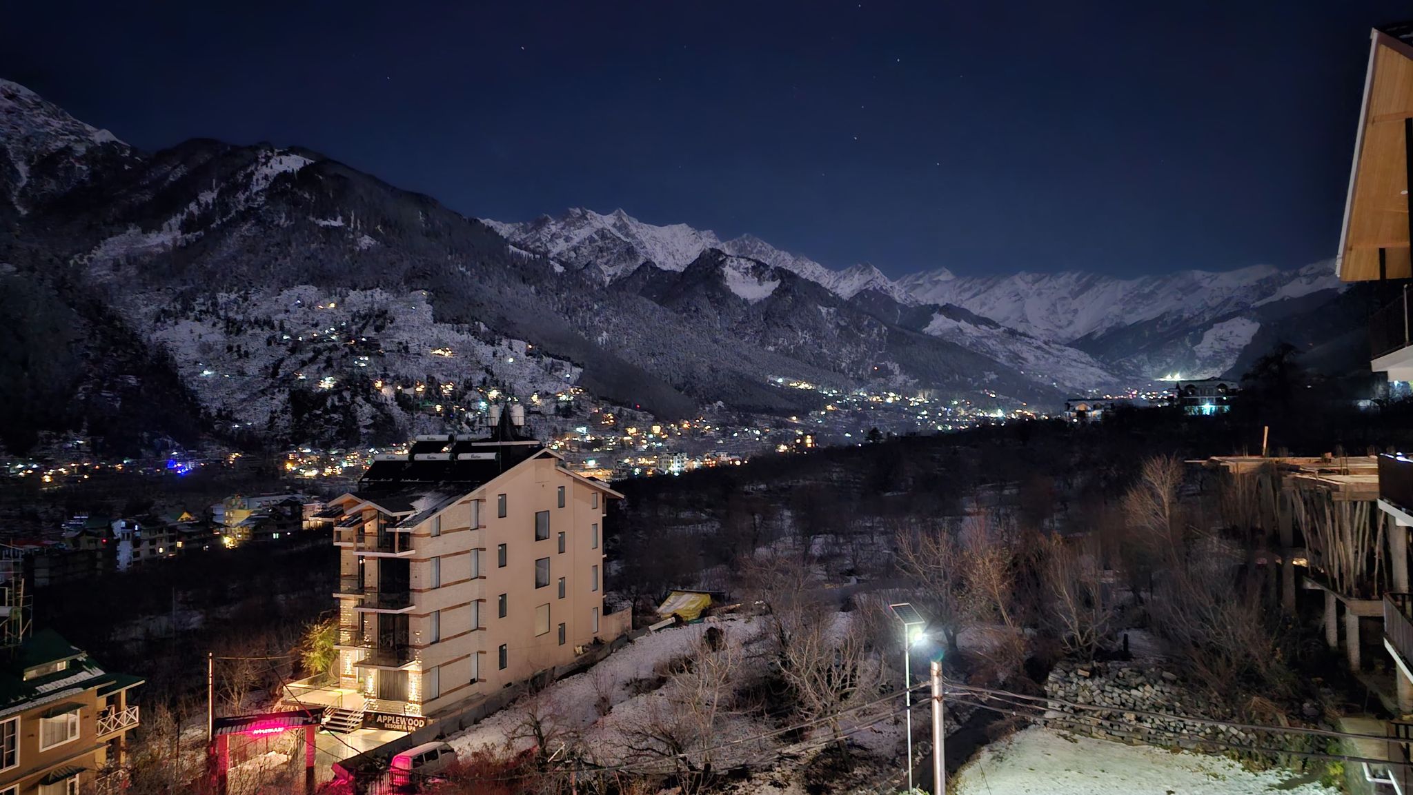Premium Room with Balcony and Mountain View