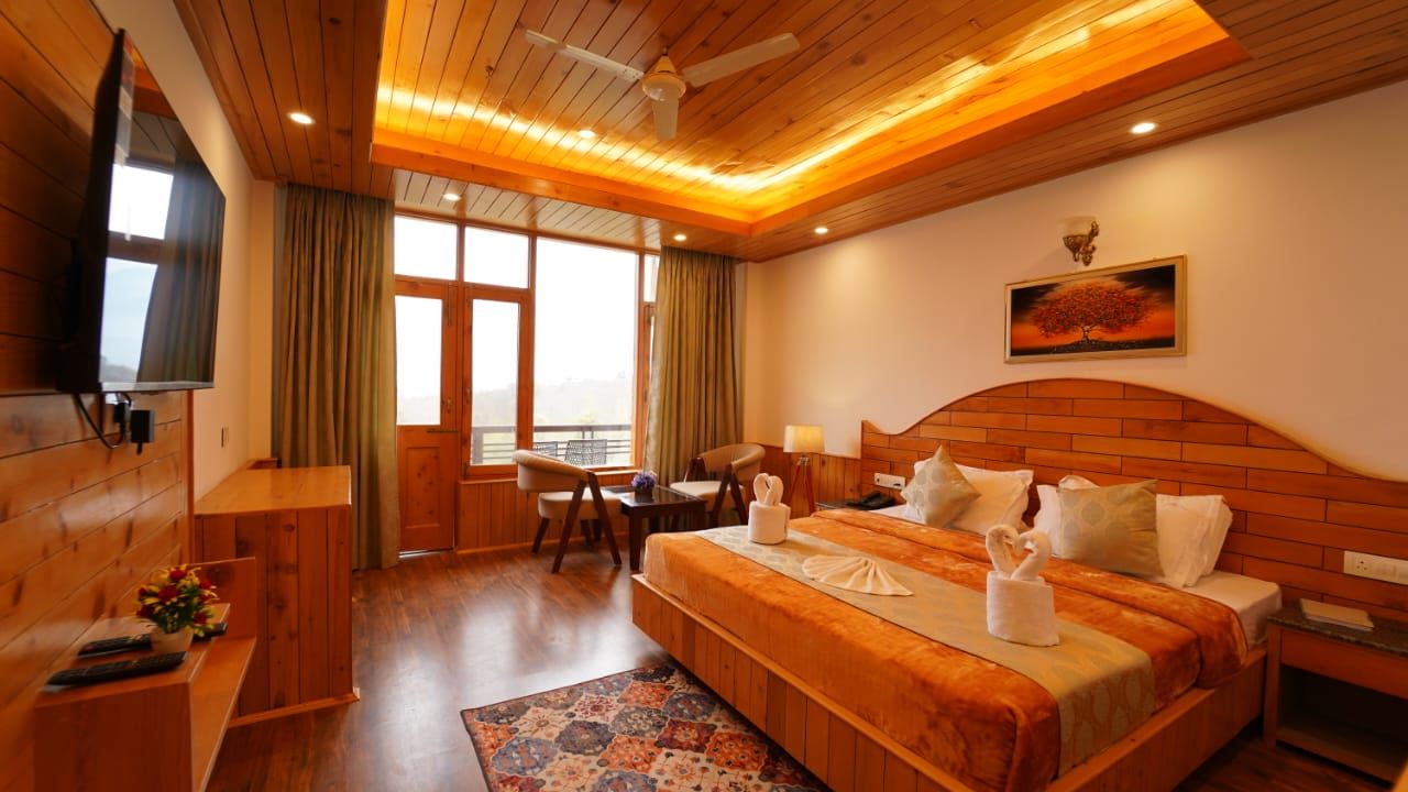 Premium Room with Balcony and Mountain View