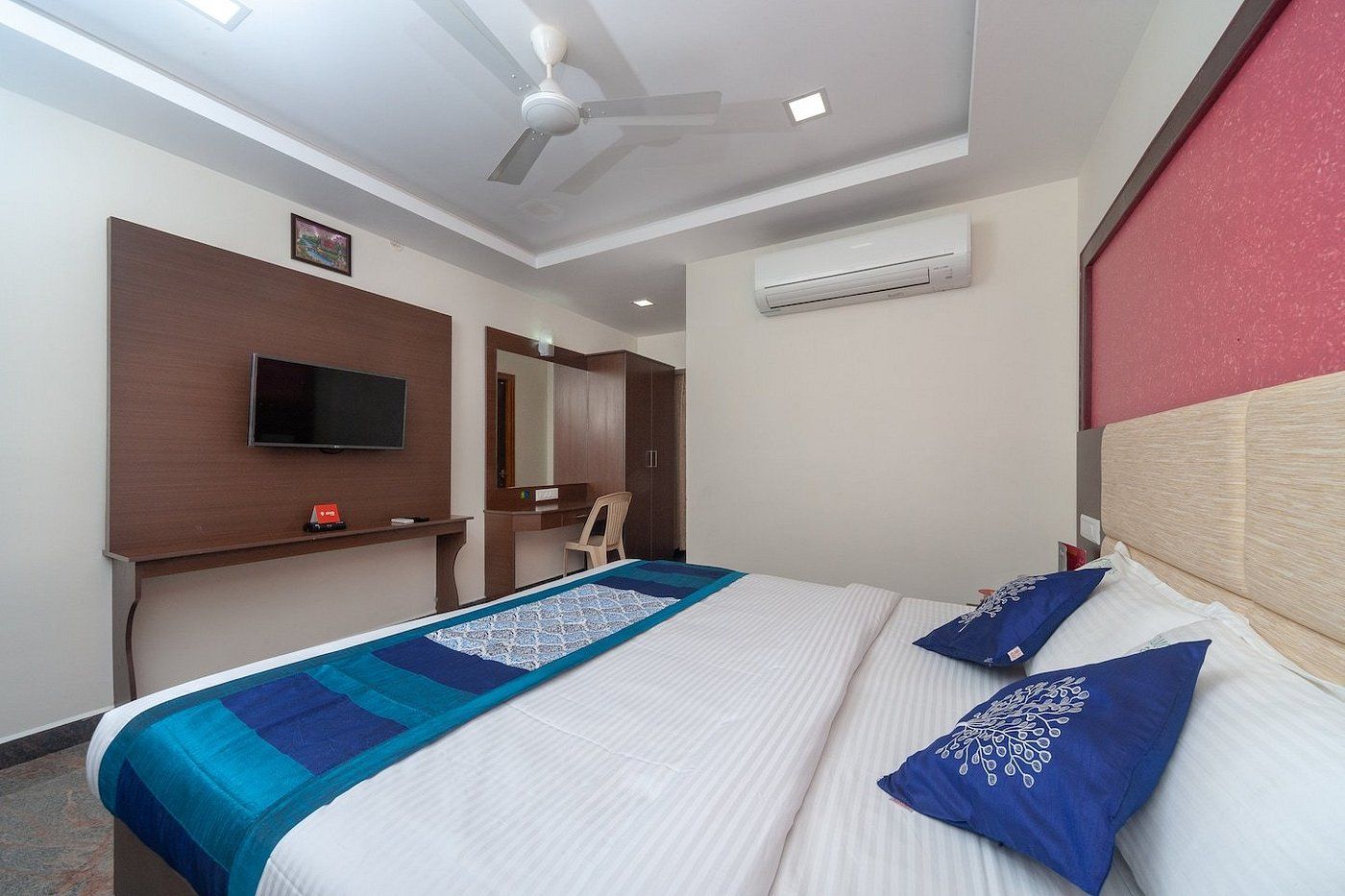  Famous Residency Deluxe Double Room 2