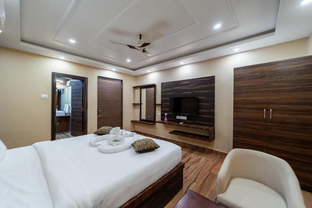  Magizhvanam Resort Deluxe Room 3
