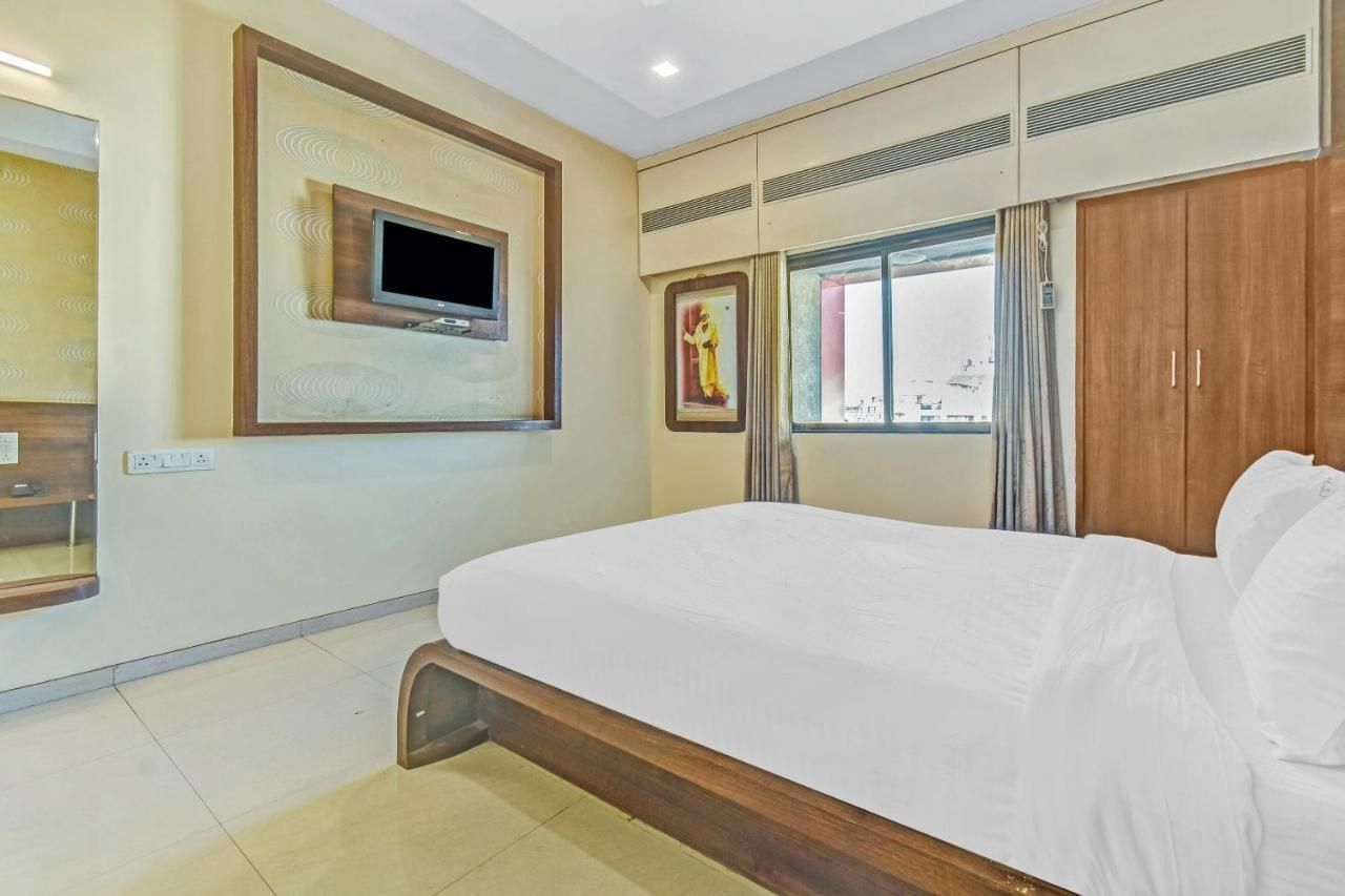 Hotel Sai Sparsh Deluxe Double  2