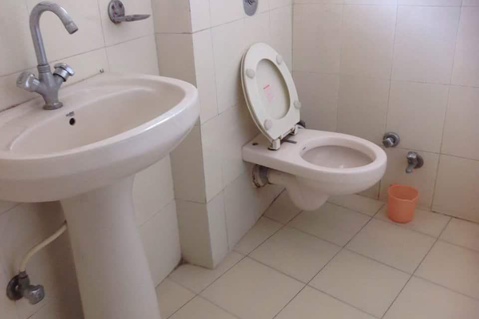 Kumar Hotels Amritsar King Size Deluxe room 4