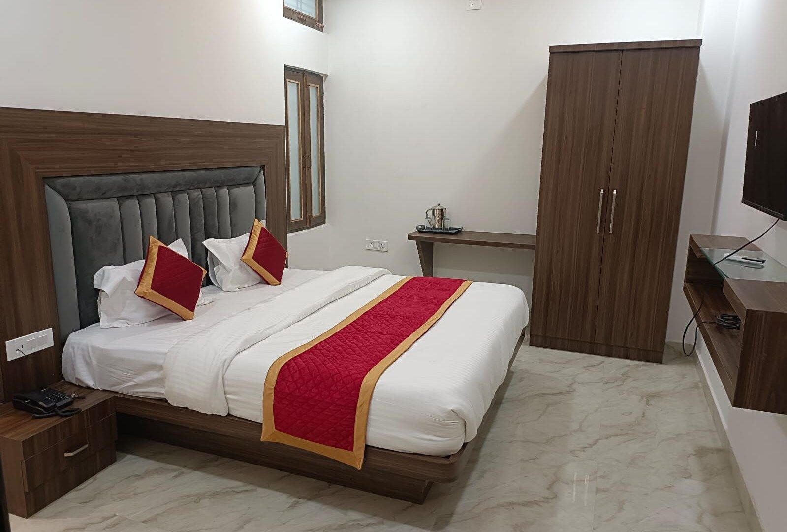 Hotel RS Inn Deluxe Room 2