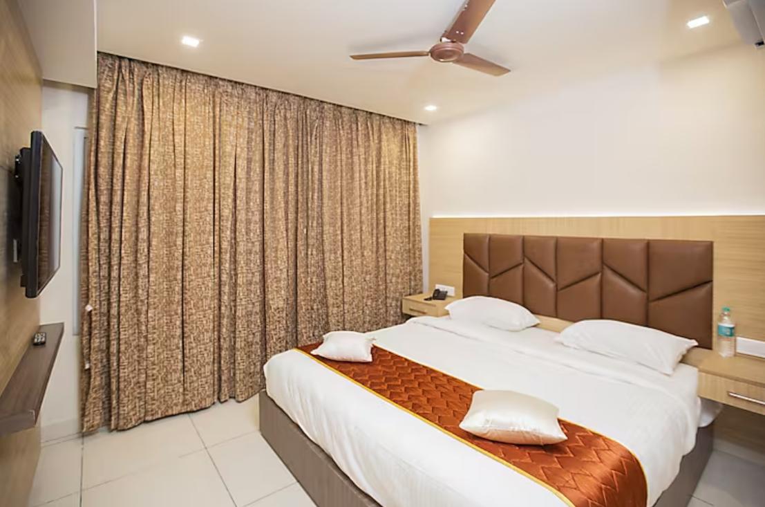 LEE BENZ-ARK HOTEL Deluxe Room AC