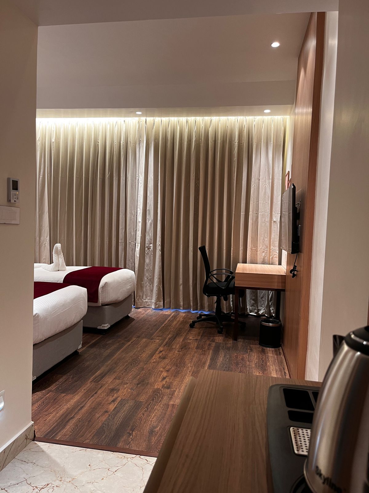  The White IBIS - A luxury Boutique Hotel Deluxe King Room 6