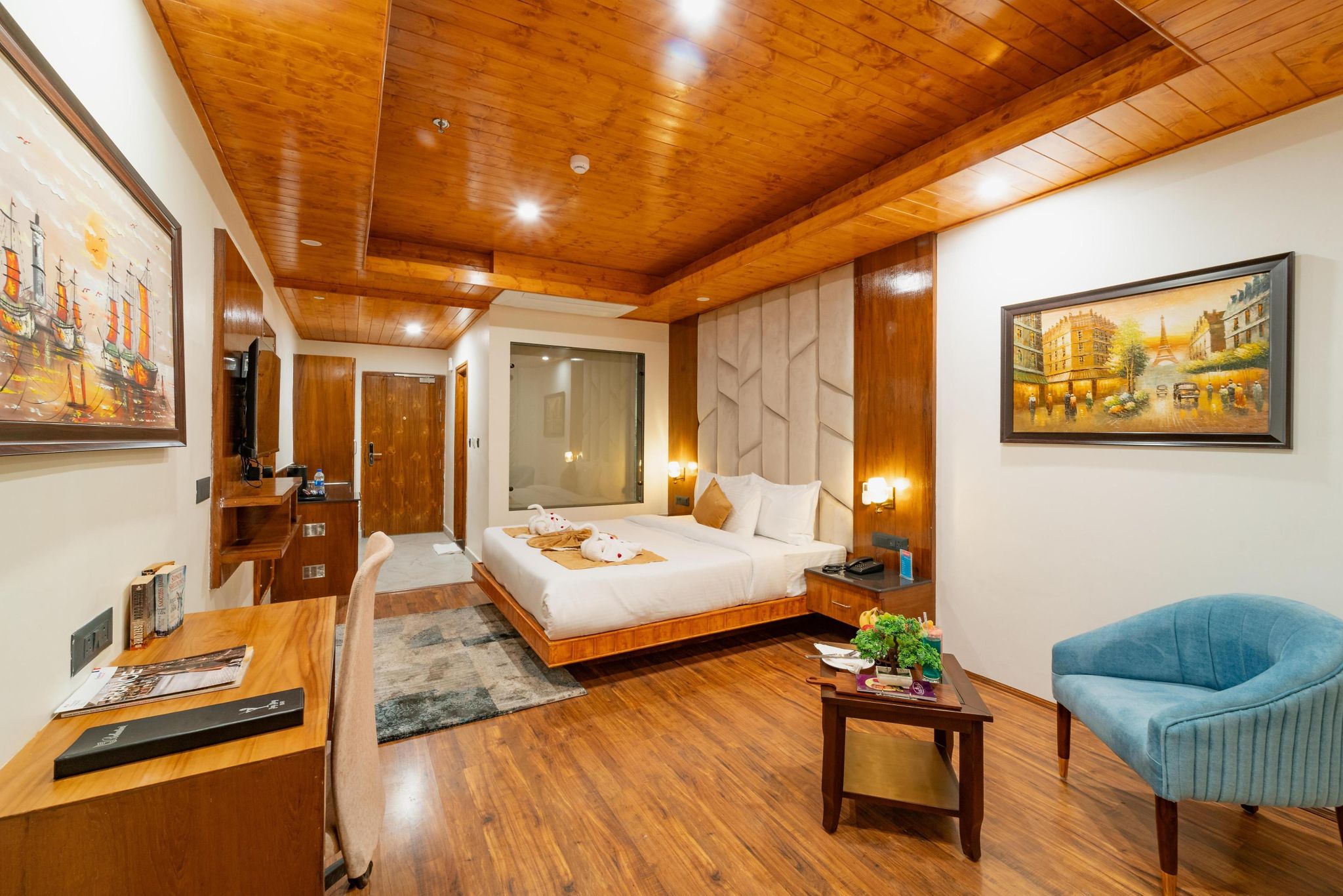 The Whitestone Inn and Suites (A Centrally Heated Mountain and Valley View) Deluxe Room without Balcony 5