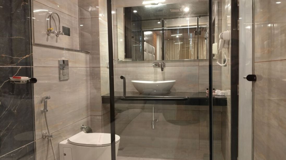 The Whitestone Inn and Suites (A Centrally Heated Mountain and Valley View) Deluxe Room without Balcony 3