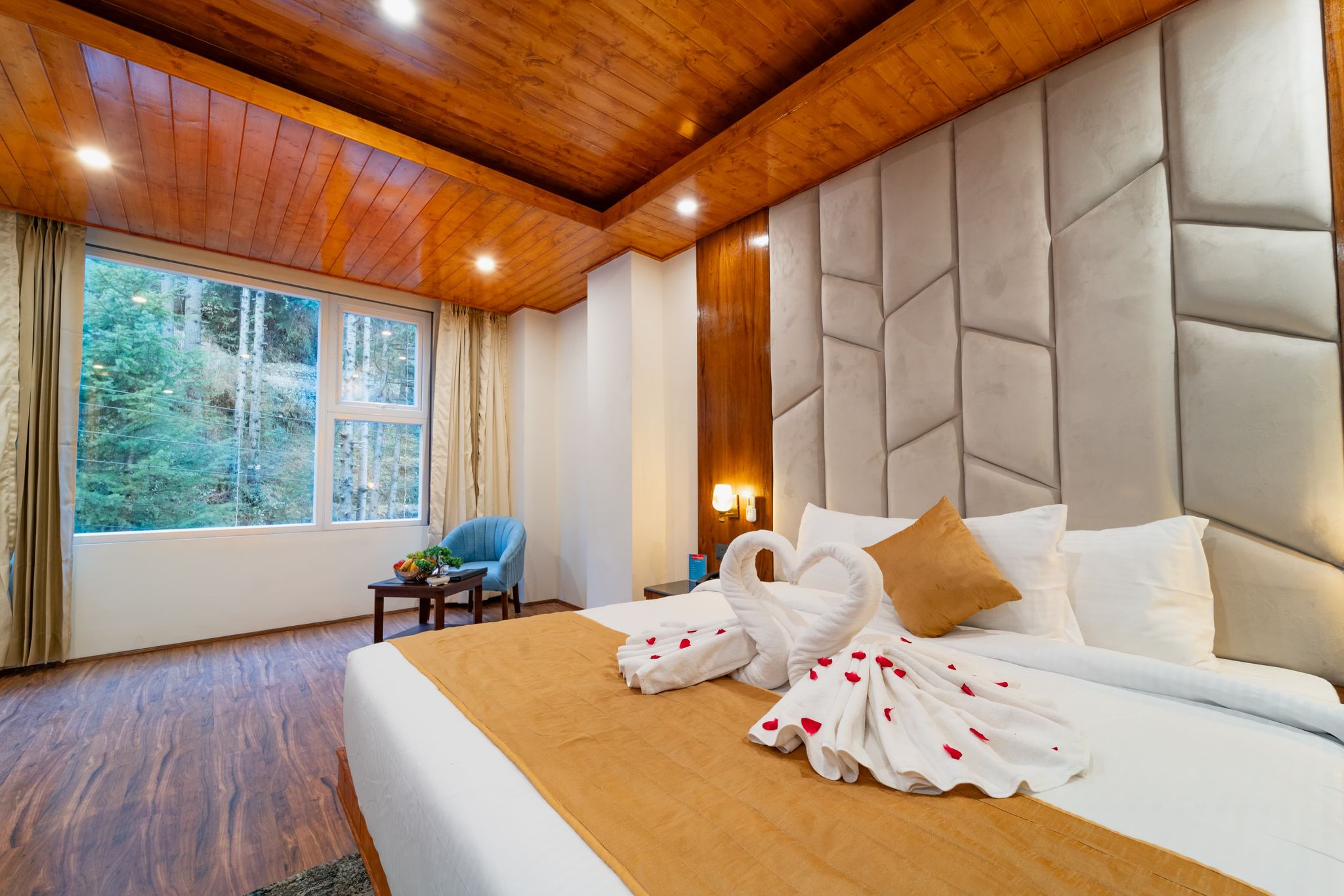 The Whitestone Inn and Suites (A Centrally Heated Mountain and Valley View) Deluxe Room without Balcony