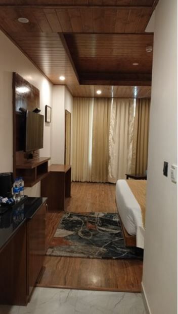 The Whitestone Inn and Suites (A Centrally Heated Mountain and Valley View) Super Deluxe Room with Balcony 4